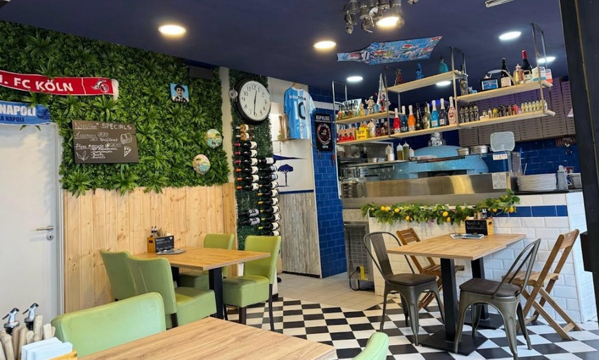 Image 6: Gourmet Pizza nach Wahl & Bruschetta oder Tiramisu für 2 Personen