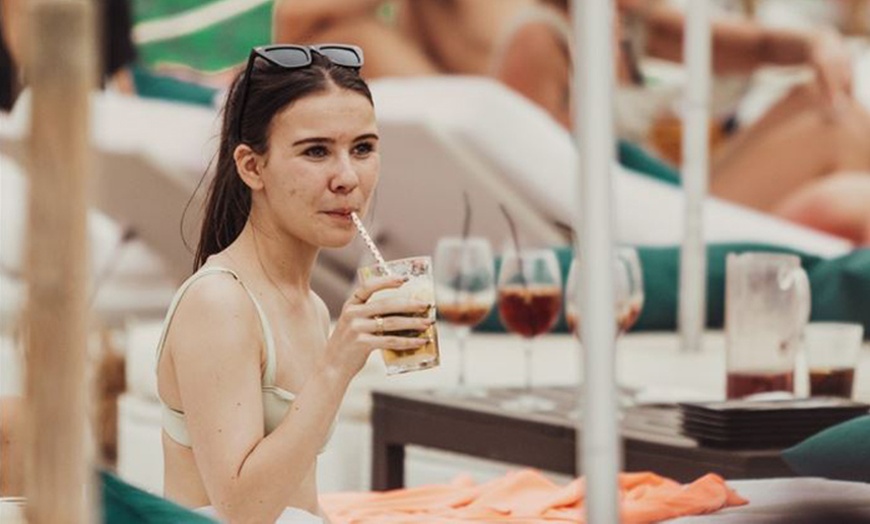 Image 4: Cama balinesa con opción a comida y bebida para 2 personas