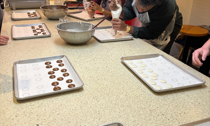 Image 9: Macaron Baking Class