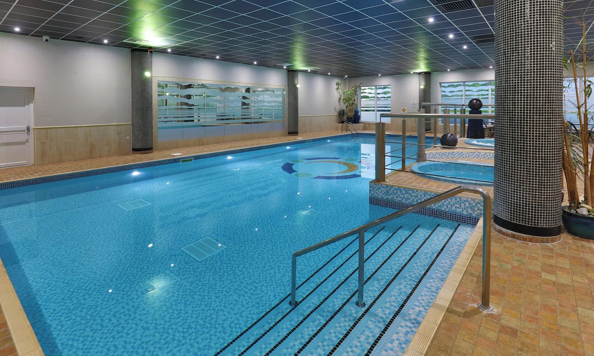 Merseyside, Liverpool: Stay with Breakfast, Spa Treatment & Dinner