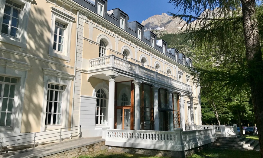 Image 20: Huesca: 1 o 2 noches con vistas a la montaña y desayuno incluido