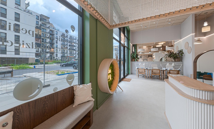 Image 4: Stylizacja hybrydowa paznokci i wejście na salę zabaw dla najmłodszych