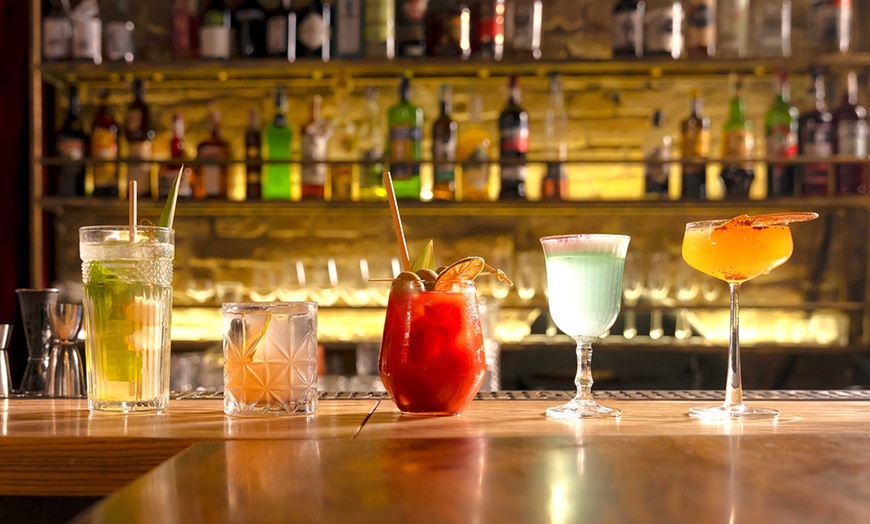 Image 7: Copas o cócteles a elegir con picoteo para 2 o 4 personas