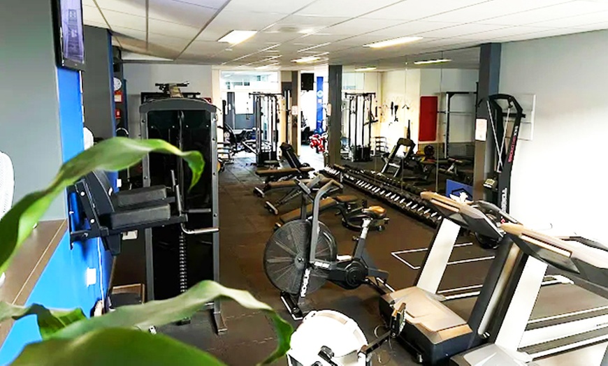 Image 7: Krachtige groepslessen voor een energiek en fit leven