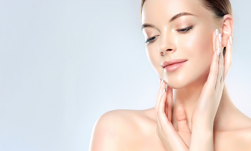 Image 1: Exosomas y mesoterapia virtual en zona facial con opción a otras zonas