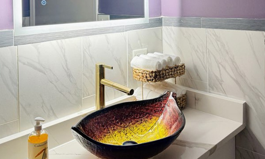 Image 4: Classic Detox, Herbal Detox, Ginger Warmth, or Signature Supreme