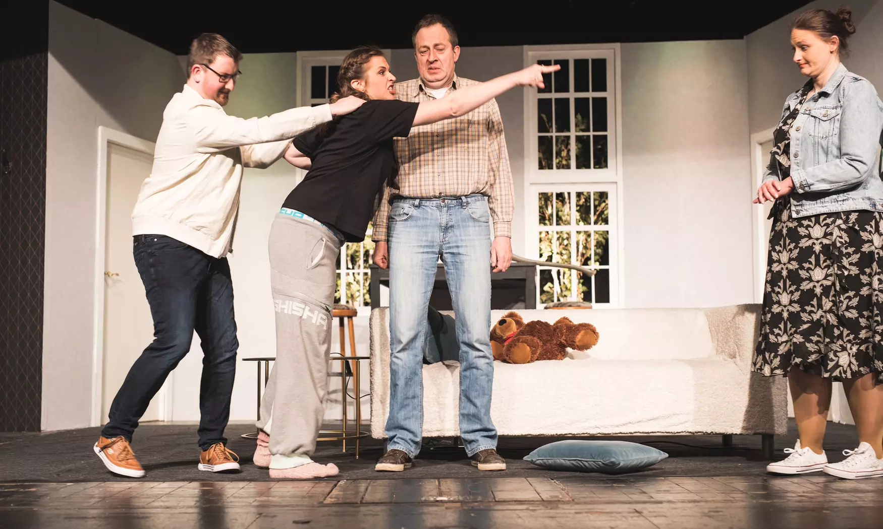 Ticket für „Das (perfekte) Desaster-Dinner“ vom 8.-10.05.26 in Hamburg