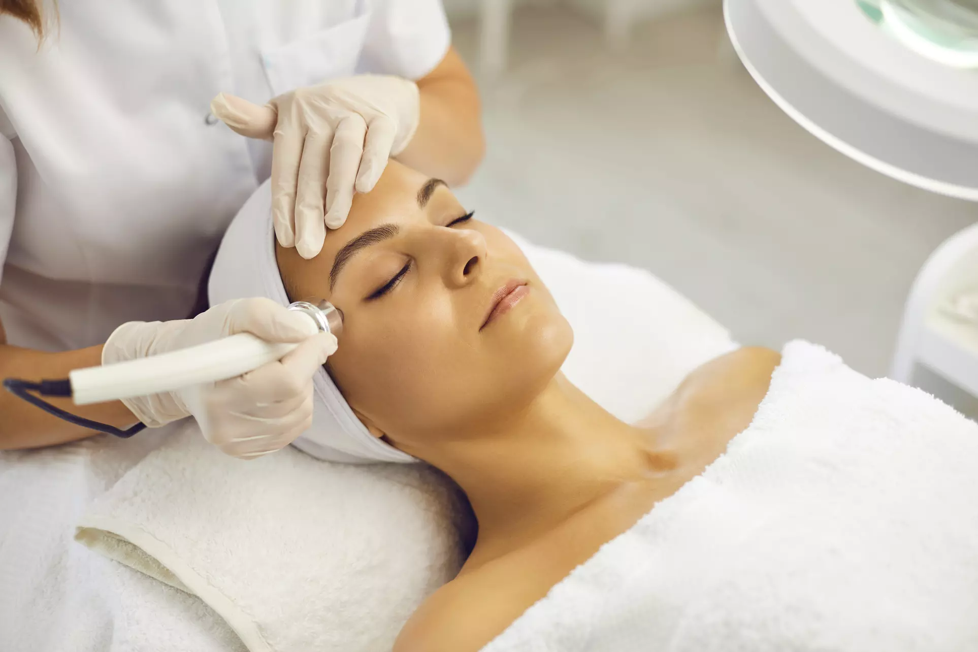 Get 75 Min SkinPen Salmon Sperm Microneedling & Red Light Therapy!