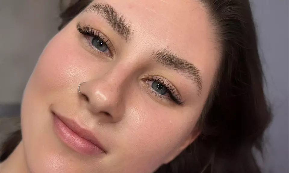 Full Set of Individual Eyelash Extensions with Eyebrow Tinting Service