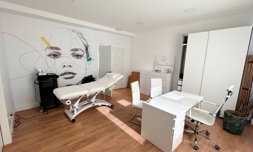 Image 3: 1 o 2 sesiones de 45 minutos de radiofrecuencia facial o corporal