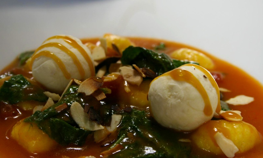 Image 9: Menú de tapas o menú prémium para 2 o 4 con vino y opción a cava