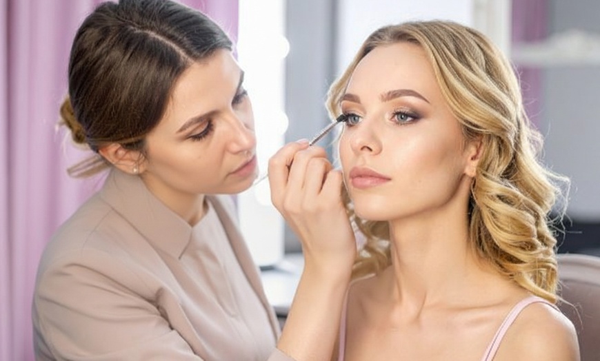 Image 1: Elevate Your Facial Skills: Expert Training or Makeup Online Course