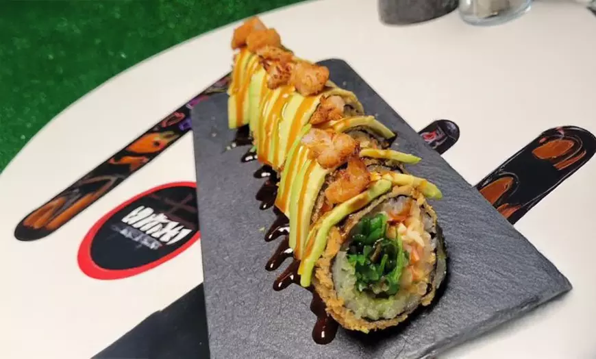 Image 10: Menú sushi lovers para 2 o 4 personas