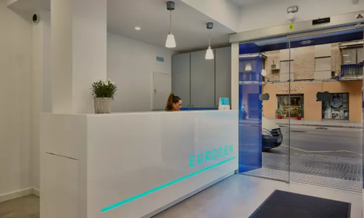 1 o 2 sesiones de blanqueamiento y limpieza bucal con fluoración