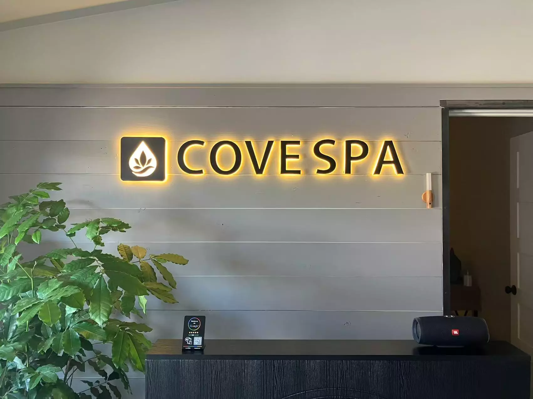 60 or 90 Minute Massage for One or Couples / Head Spa Session for One