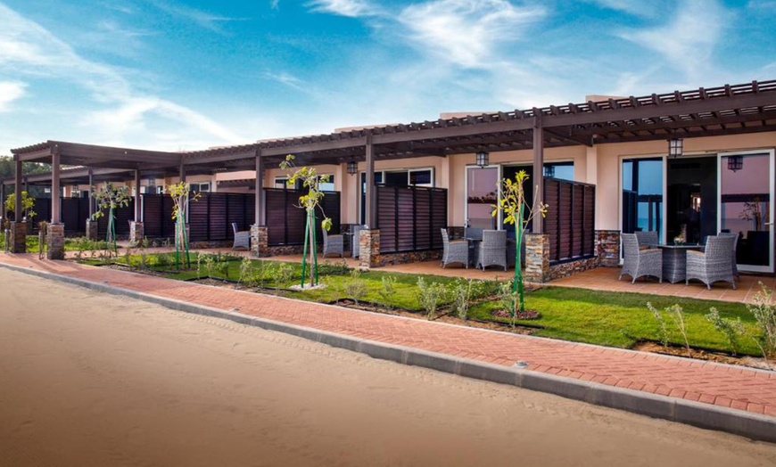 Image 13: Abu Dhabi: One Night Stay with Breakfast and Dinner