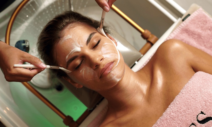 Image 1: Ritual capilar japonés head spa con aromaterapia, masajes y bebida