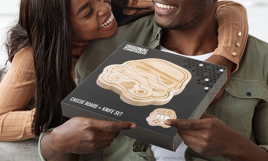Image 9: Stormtrooper-Design Pizza Cutting Board or Cheeseboard