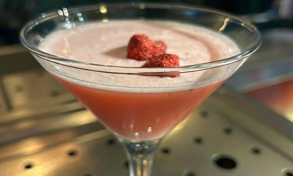 Bottom's up: gin of cocktail experience