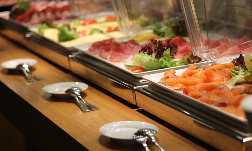 Image 10: Köln: 1-8 Nächte für Zwei inkl. Frühstück, Upgrade & Parken