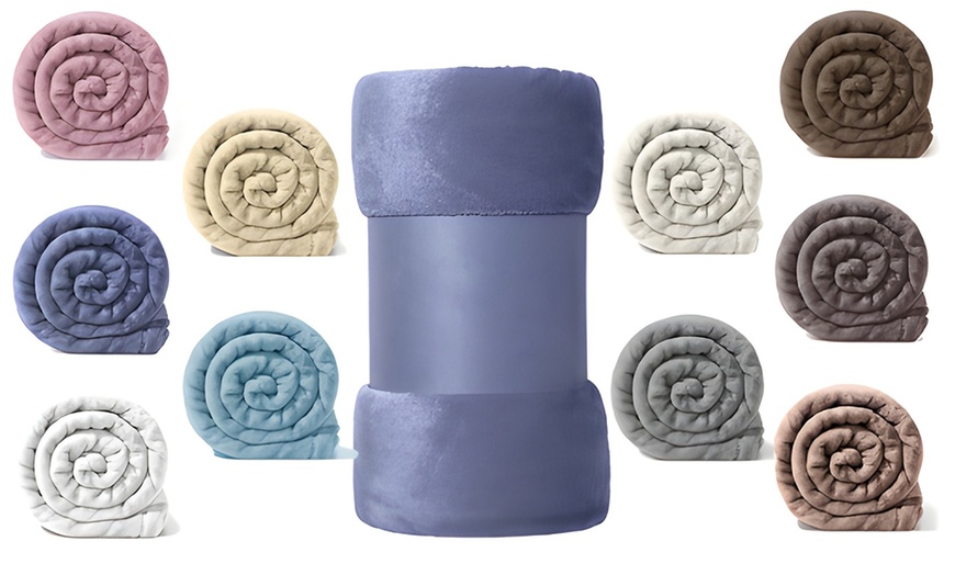 Image 1: Cálida manta de invierno con textura suave