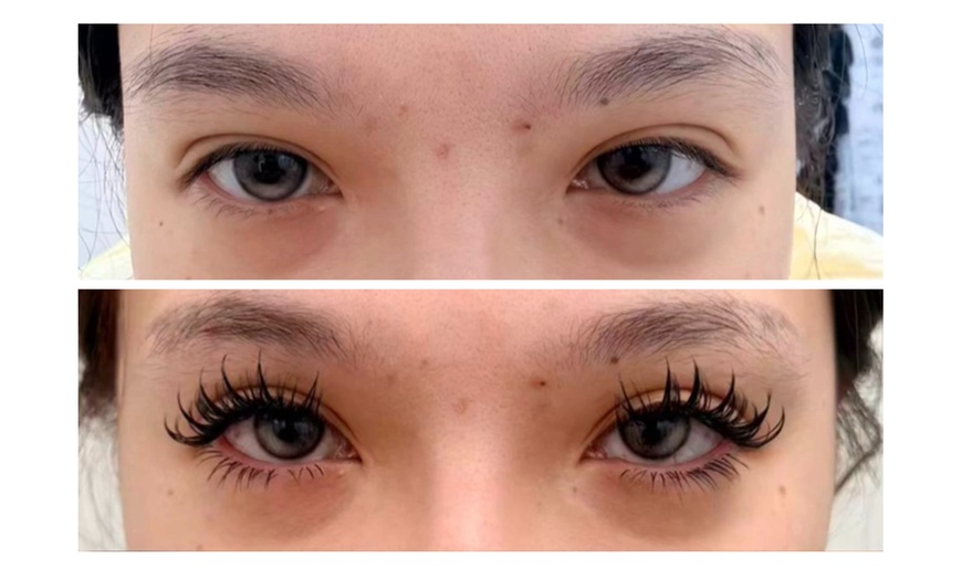 Image 4: Discover the Anime Set or Classic Extensions or Press on Nail