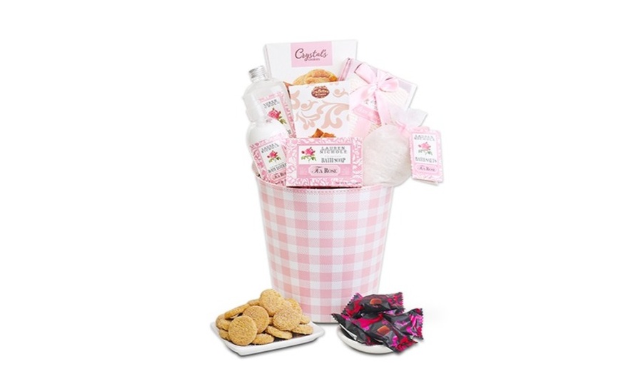 Image 3: Unwind with relaxing Spa Gift Baskets from Alder Creek (Up to 30% Off)