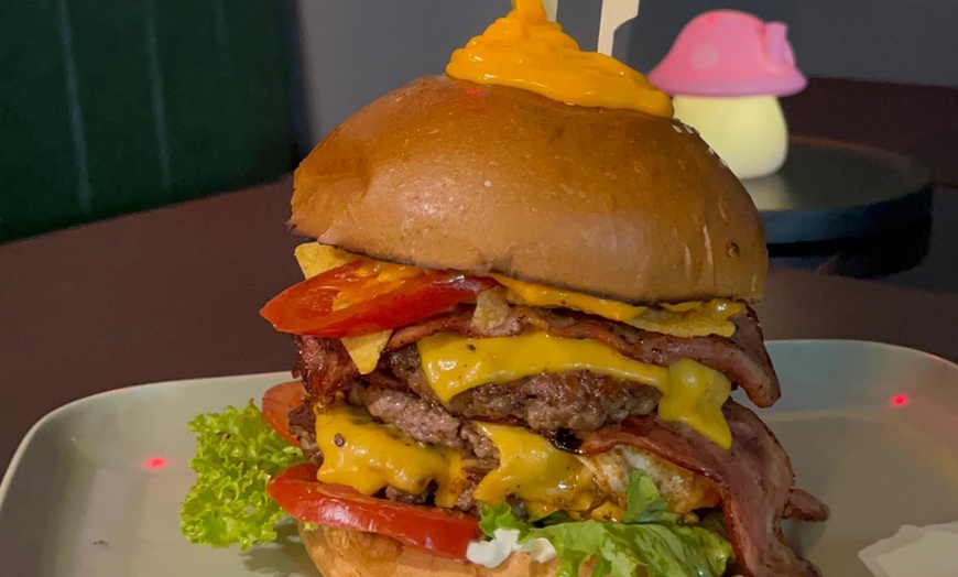 Image 5: Burger nach Wahl & Pommes für 1, 2 oder 4 Personen 