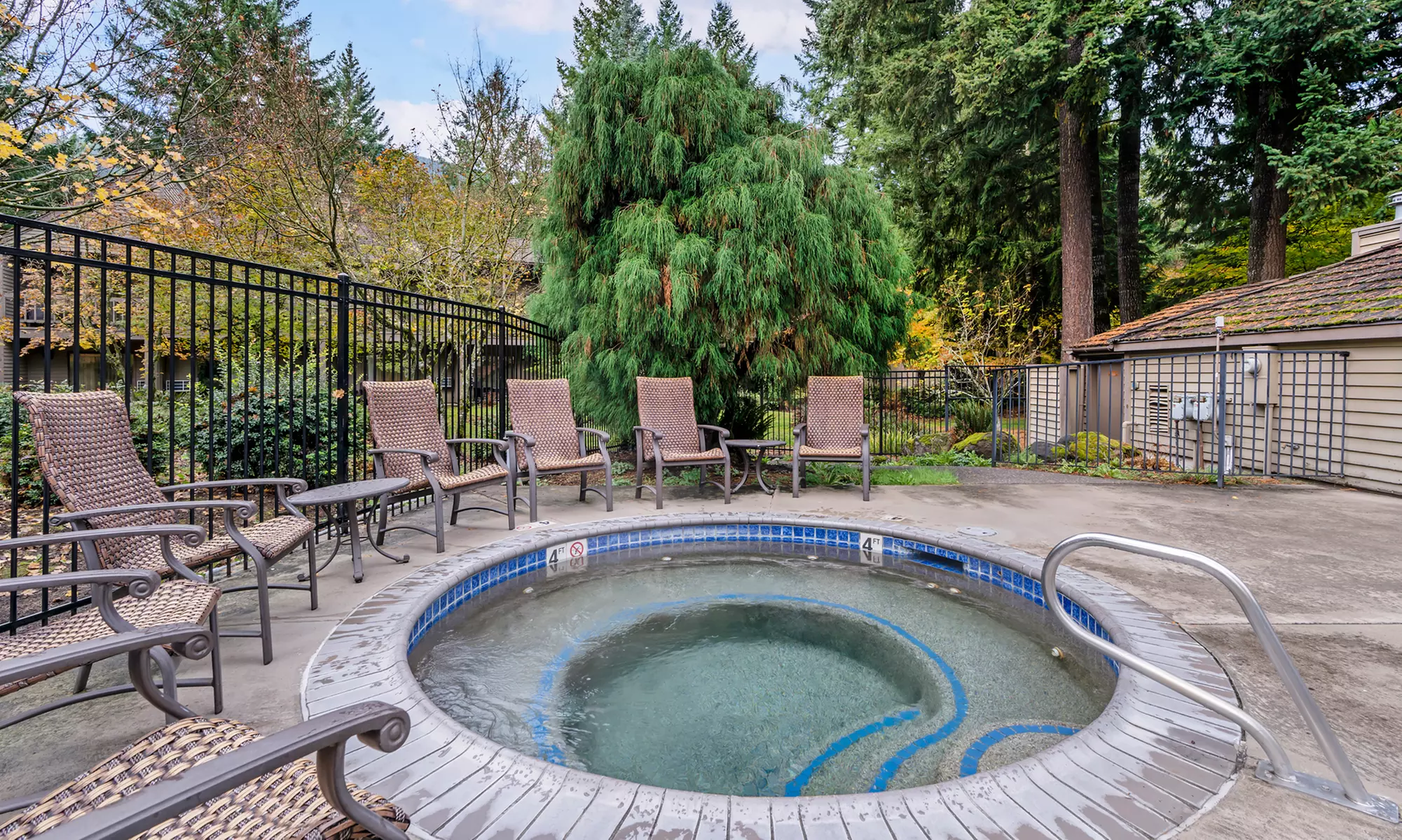4-Star Mountain Resort in Salmon River Valley with Golf, Spa & Dining
