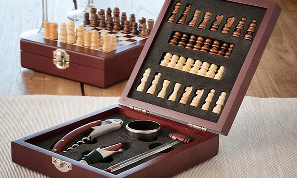 Wine Accessory Box with Chessboard