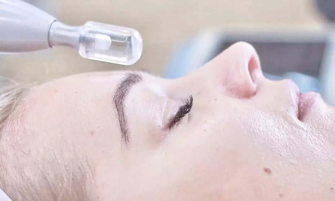 Odmładzający masaż twarzy Kobido urządzeniu BMS w Estetic World