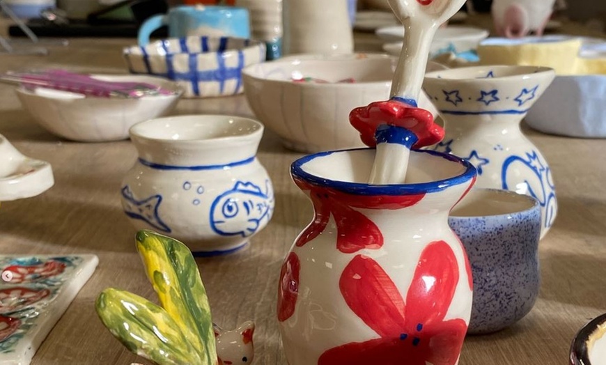 Image 4: Clases y talleres de cerámica con bebida, picoteo, barra libre y torno