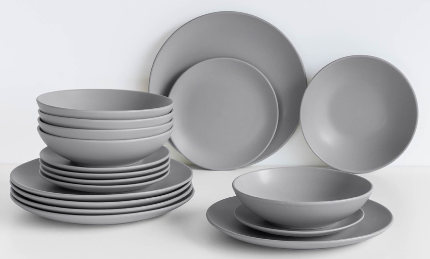 Image 11: Servizio di 18 piatti in porcellana