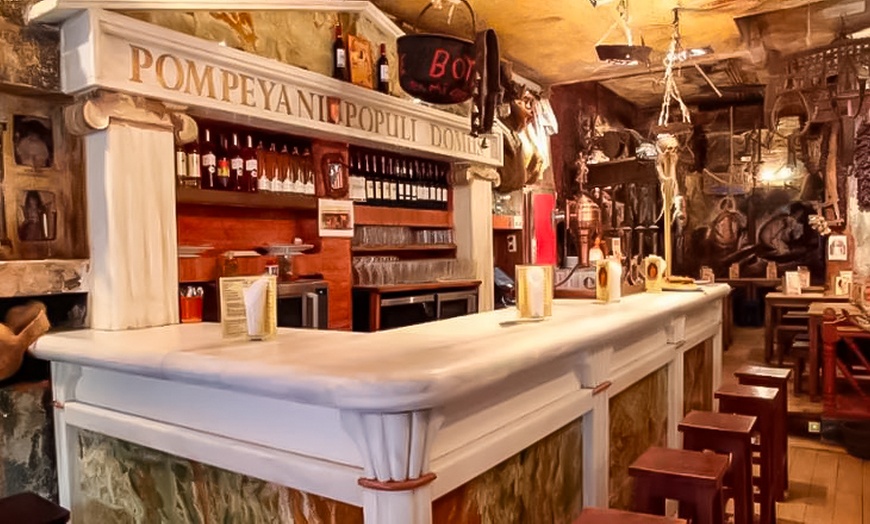 Image 2: Menú de pizzas a la piedra para 2 o 4 con jarra de sangría o bebidas 