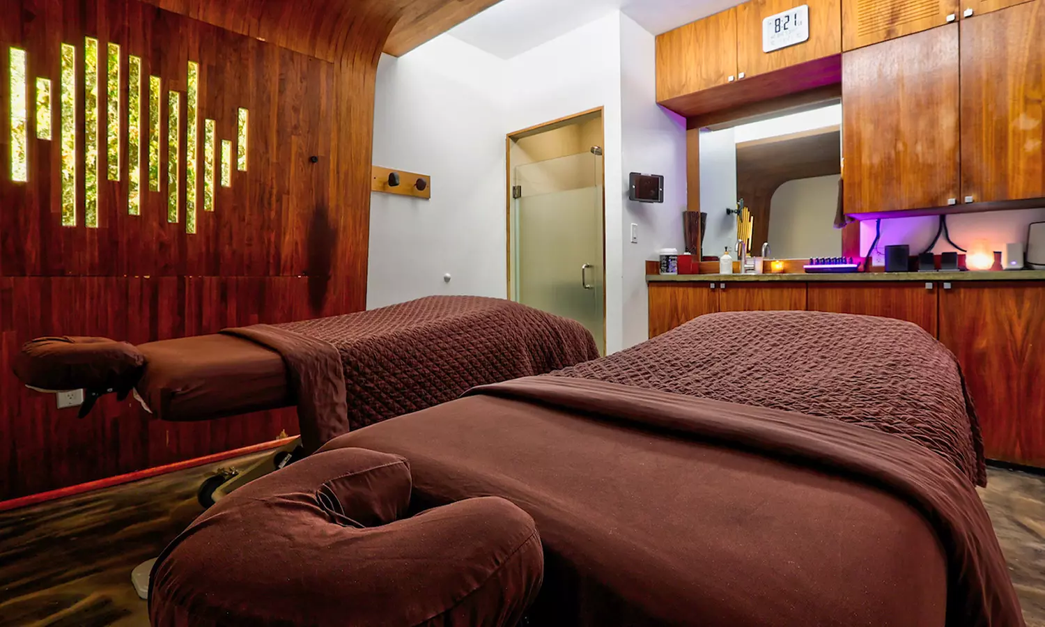 60-Min Deep Tissue or Tao Signature Massage w/ Aromatherapy or Facial
