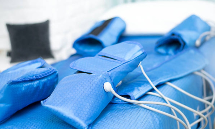 Image 12: 2 o 5 sesiones de combo reductor con 3 tratamientos en zona a elegir