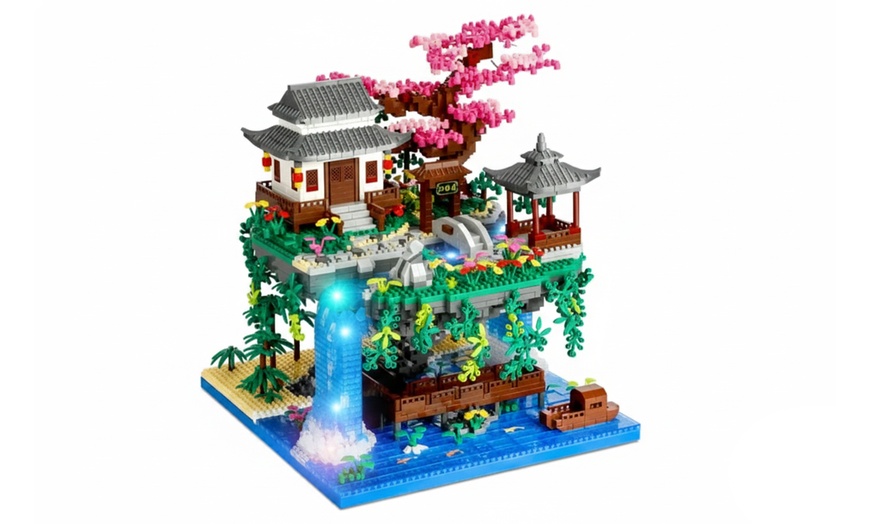 Image 3: Set de construction « Bassin aux fleurs de pêcher »