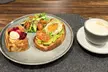 Frühstücksbrunch-Menü mit Avocado-Brot, French Toast und Cappuccino für 1 bis 4 Personen (bis zu 36% sparen) - Second Medium