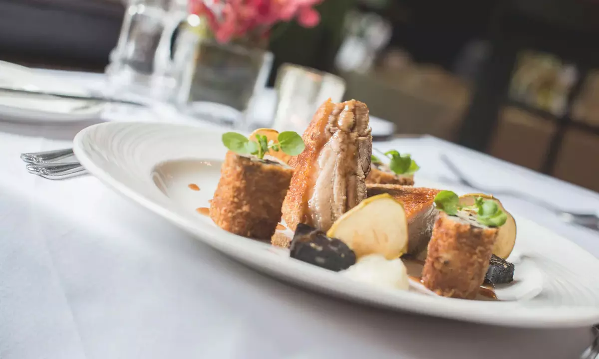 Cheshire: Executive Double Room with Breakfast and Bottle of Prosecco