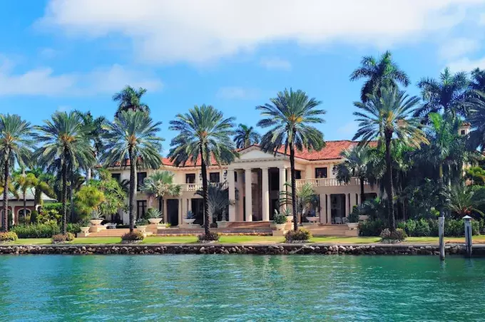 Discover Miami's Coastline with 75 Minute Miami Skyline & Coast Cruise