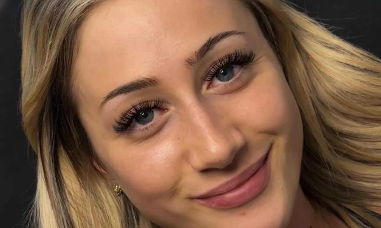 Get Classic, Mega Classic, Hybrid, or Volume Full Set Lash Extensions