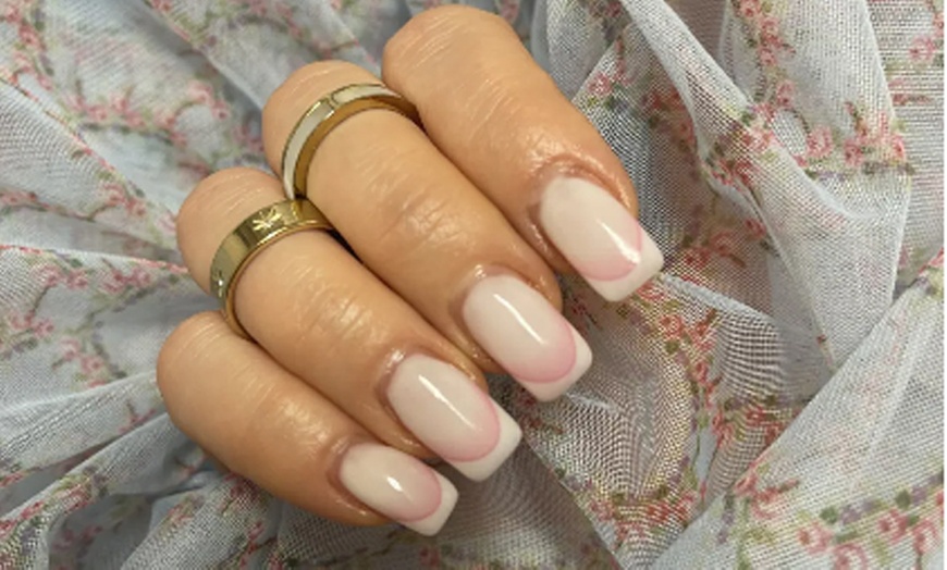 Image 3: Maniküre, opt. mit Shellack, oder Modellage mit/ohne Verlängerung