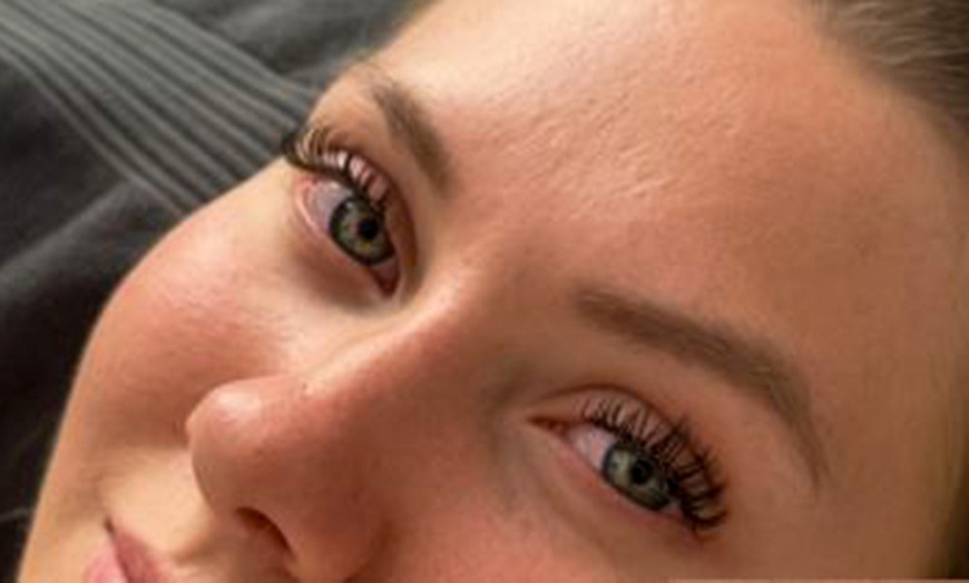 Image 5: Wimpernverlängerung in der 1:1- oder Volumentechnik, opt. mit Refill