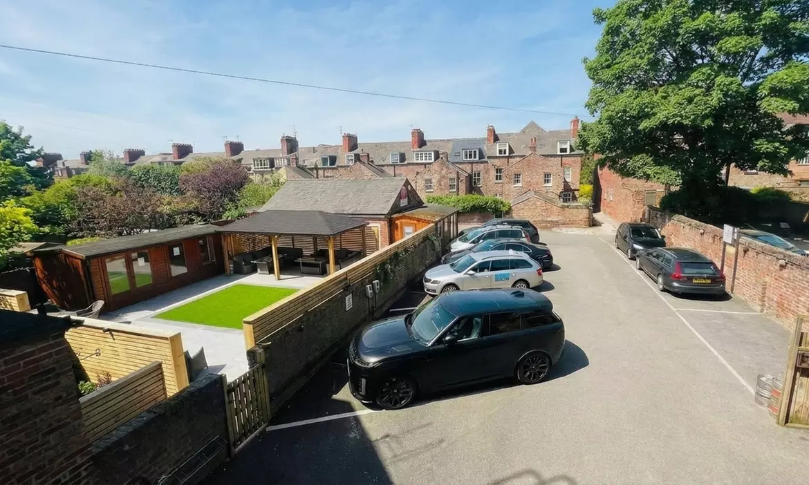 York: Standard Double Room with Breakfast and Parking