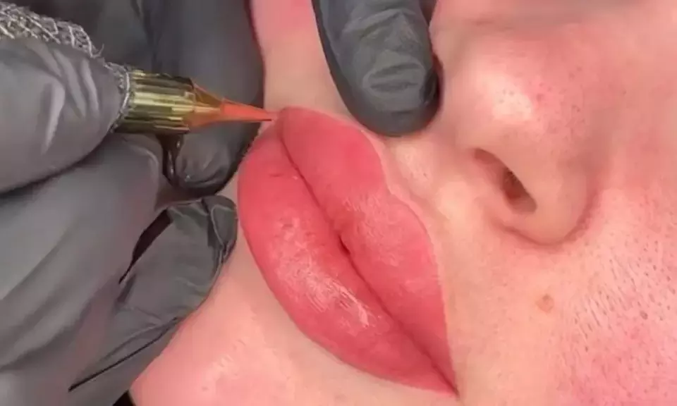 Sesión de microblading de cejas u ojos o micropigmentación de labios