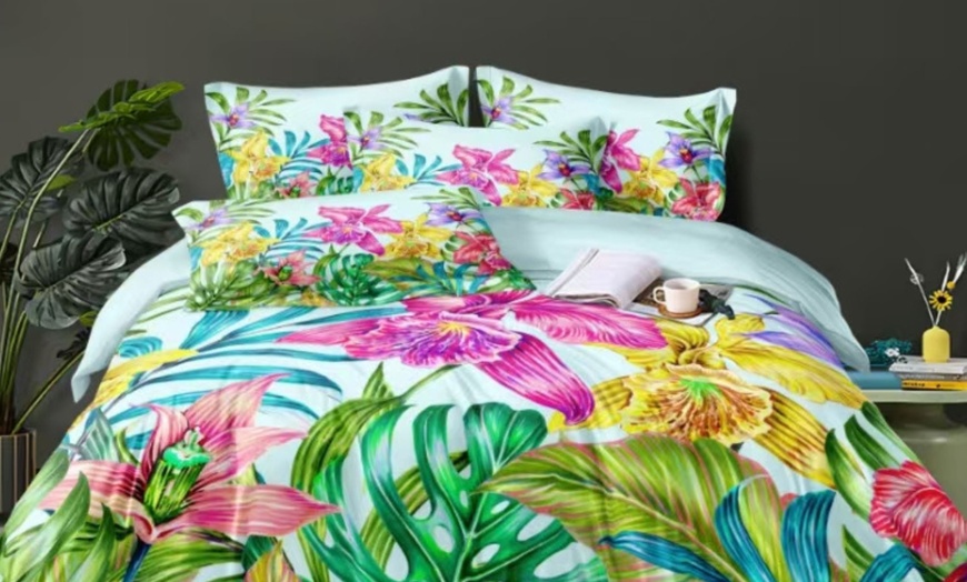 Image 4: Reversible Easy Care Duvet Set
