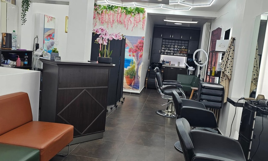 Image 1: Klassische Gesichtsbehandlung, Microneedling o. Hydrogen für 1-2 Pers.