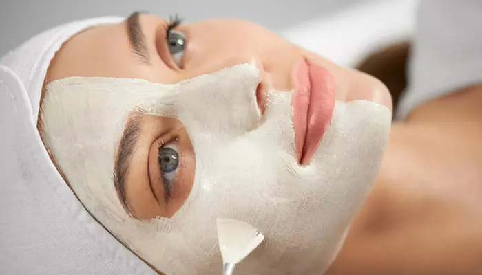 Klassische Gesichtsbehandlung oder Aqua-Facial, opt. mit Massage