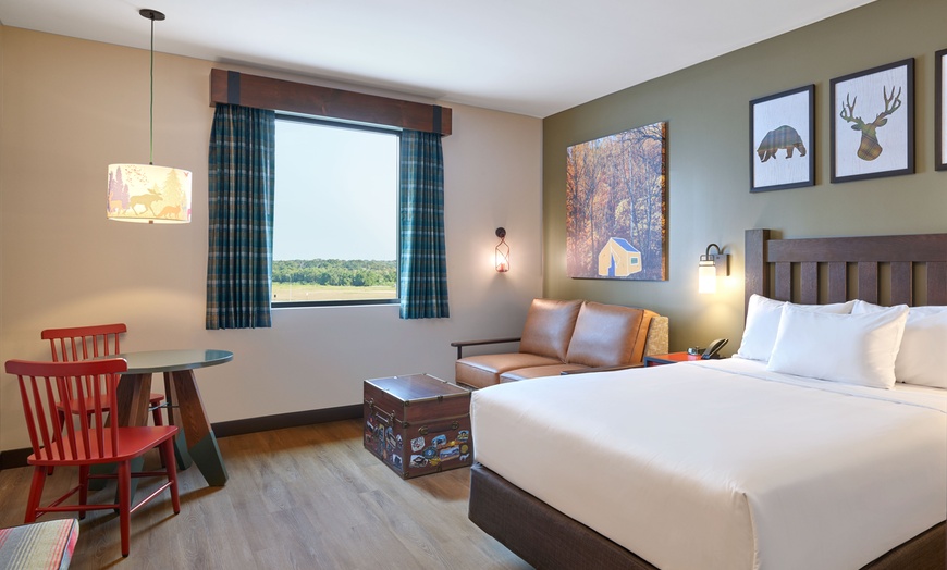 Image 7: Great Wolf Lodge Water Park Resort in Connecticut
