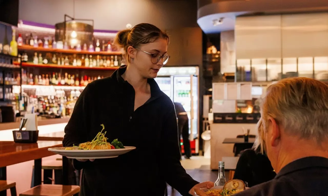 ✨Authentic Italian Dining + Wine/Beer/Soft Drink for Up to Eight People